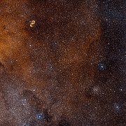 Vista de grande angular do céu em torno da SDC 335.579-0.292