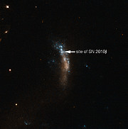 Dvärggalaxen UGC 5189A, värd för supernovan SN 2010jl (med etikett)