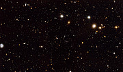 A Galáxia da Teia de Aranha e seus arredores (vista ACS completa)