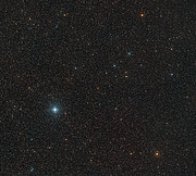 Image champ large du ciel qui entoure l’étoile de Barnard et matérialisation de son mouvement propre