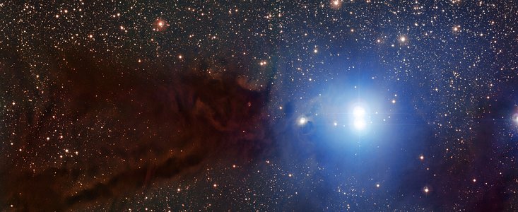 A nuvem escura Lupus 3 e as estrelas quentes jovens associadas à nuvem
