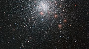 Panorámica sobre el cúmulo globular de estrellas Messier 4